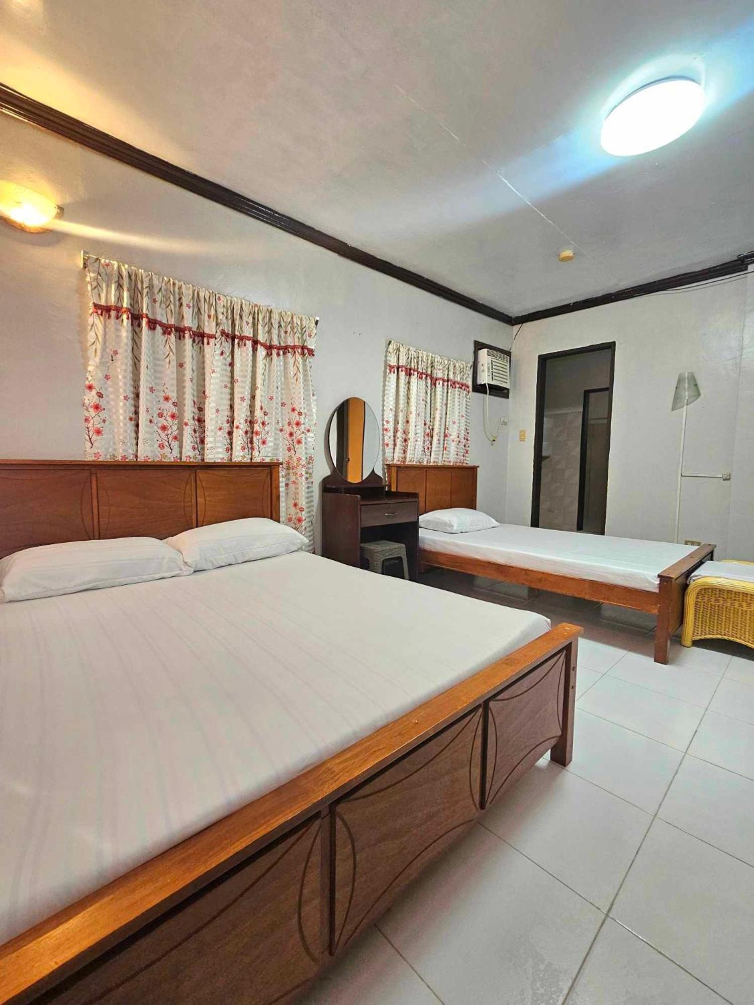 Bohol Sea Breeze Cottages And Resort Tawala  Exteriör bild
